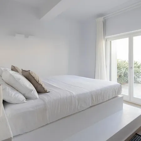 Citadela Paros Molos - Beachfront Maisonette With Plunge Pool Feriehus