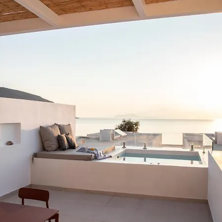 Citadela Paros Molos - Beachfront Maisonette With Plunge Pool Feriehus