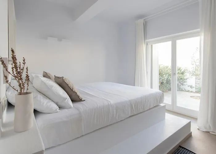 Citadela Paros Molos - Beachfront Maisonette With Plunge Pool Feriehus