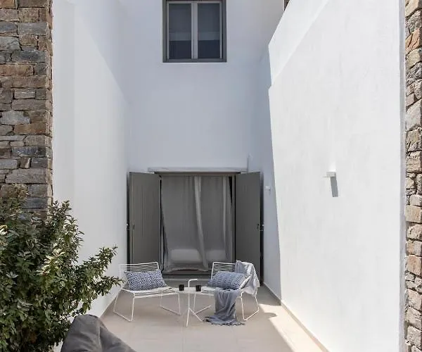 Citadela Paros Molos - Beachfront Maisonette With Plunge Pool Feriehus